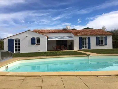 Piscine de l'établissement Gite avec piscine privative ou située à proximité