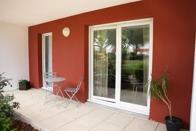 Terrasse ou espace extérieur de l'établissement Gîte de Florigny avec parking souterrain et terrasse
