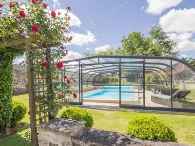 Piscine de l'établissement Gîte Charmant avec Piscine Chauffée près de Nantes et Clisson - FR-1-306-1245 ou située à proximité
