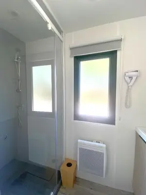 Salle de bains dans l'établissement Camping du Chêne - proche de Nantes