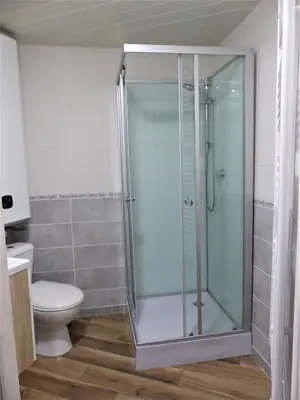 Salle de bains dans l'établissement Studio privée de 24m2 à 20 min de Puy du fou
