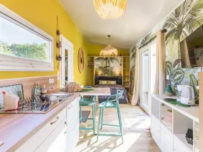 Cuisine ou kitchenette dans l'établissement Copacabana TINY HOUSE studio terrasse jardin