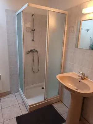 Salle de bains dans l'établissement gite de la basse pierre près d'Ancenis Loire