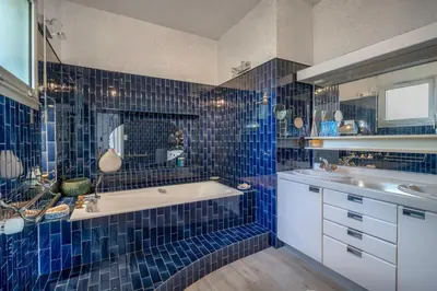 Salle de bains dans l'établissement Villa avec jacuzzi - 15 pers. à 350m de la plage