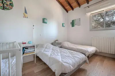Un ou plusieurs lits dans un hébergement de l'établissement Villa avec jacuzzi - 15 pers. à 350m de la plage