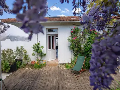 Jardin de l'établissement Holiday Home La Pierre Fleurie by Interhome
