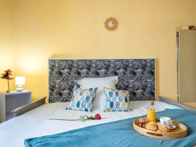 Un ou plusieurs lits dans un hébergement de l'établissement Studio Studio des Halles by Interhome