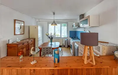 Cuisine ou kitchenette dans l'établissement 2 Bedroom Awesome Home In Saint-Nazaire
