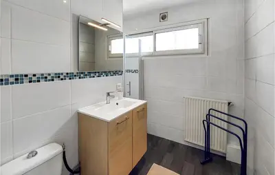 Salle de bains dans l'établissement 2 Bedroom Awesome Home In Saint-Nazaire