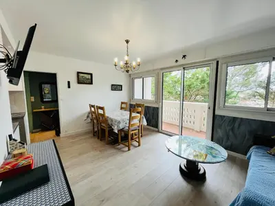 Coin salon dans l'établissement Appartement pinède et océan
