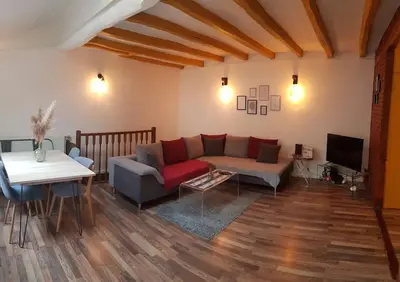 Coin salon dans l'établissement Maison charmante avec jardin centre-ville proche puy du fouu Arrivée autonome
