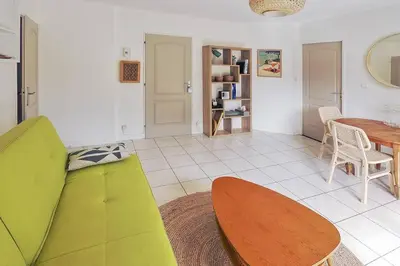 Coin salon dans l'établissement Appartement Face Mer