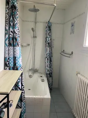 Salle de bains dans l'établissement Vendée - Petite Maison de Vacances
