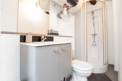 Salle de bains dans l'établissement T3 Duplex de charme au cœur du quartier historique