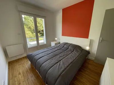 Un ou plusieurs lits dans un hébergement de l'établissement Maison rénovée 5 pièces, jardin clos, à 2 pas de l'océan, pour 10 personnes - Saint-Jean-de-Monts - FR-1-224C-231