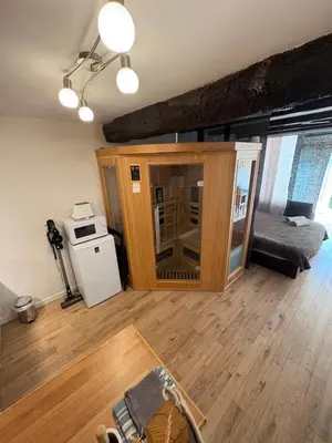 Cuisine ou kitchenette dans l'établissement Magnifique logement avec sauna infra rouge