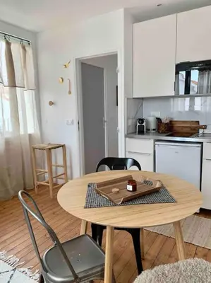 Cuisine ou kitchenette dans l'établissement Gîte Au numéro 13 à 50m de la mer
