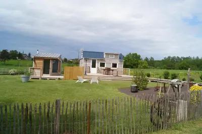 Jardin de l'établissement Bain Nordique SPA - Tiny house à la campagne