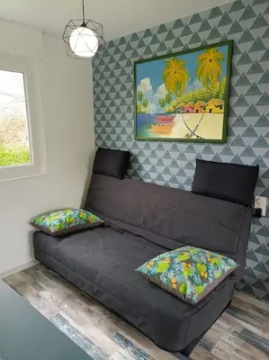 Coin salon dans l'établissement Les hirondelles au bord de l'eau
