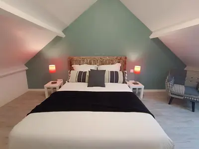 Un ou plusieurs lits dans un hébergement de l'établissement Maison rénovée 4 ch. avec jardin, à 700m de la plage et proches commerces - St Brevin Les Pins - FR-1-364-152