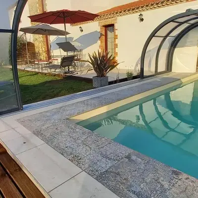 Gîte rénové avec piscine chauffée et jardin clos