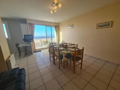Télévision ou salle de divertissement dans l'établissement Appartement rénové 3 pièces avec balcon, proche plage - Saint-Jean-de-Monts - FR-1-224C-237