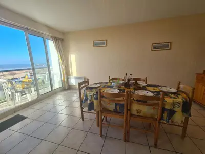 Balcon ou terrasse dans l'établissement Appartement rénové 3 pièces avec balcon, proche plage - Saint-Jean-de-Monts - FR-1-224C-237