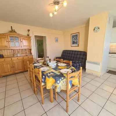 Appartement rénové 3 pièces avec balcon