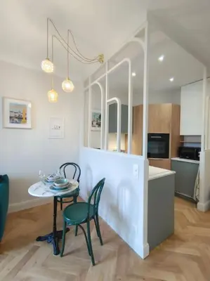 Cuisine ou kitchenette dans l'établissement Magnifique studio hyper centre Nantes Graslin