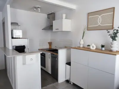 Cuisine ou kitchenette dans l'établissement Belle maison quartier calme proche plage mer