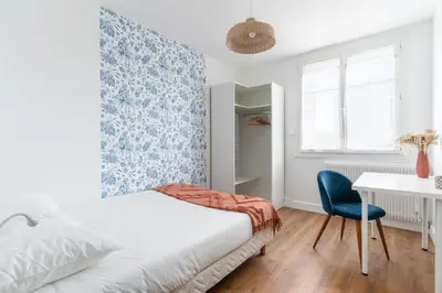 Un ou plusieurs lits dans un hébergement de l'établissement Joli Appartement avec Garage sur l'Île de Nantes