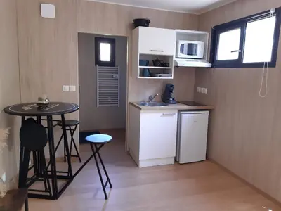 Cuisine ou kitchenette dans l'établissement Studio en bois à 20mn du Puy du Fou avec grand jardin