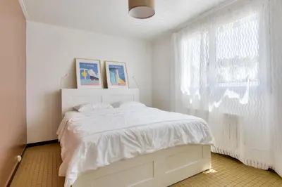 Un ou plusieurs lits dans un hébergement de l'établissement Maison pour 5 entre plage et forêt