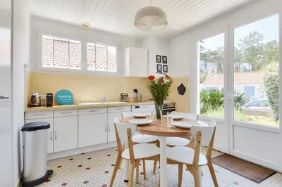 Cuisine ou kitchenette dans l'établissement Maison pour 5 entre plage et forêt