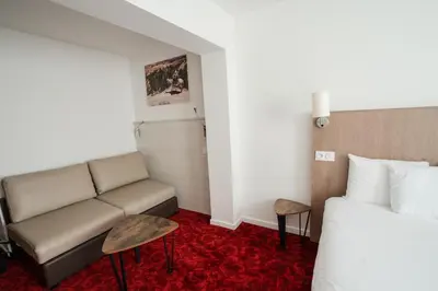 Un ou plusieurs lits dans un hébergement de l'établissement Brit Hotel Essentiel Cholet