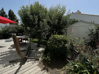Jardin de l'établissement Charmante maison rénovée, proche plage, jardin, terrasse, 3 chambres - FR-1-224B-193