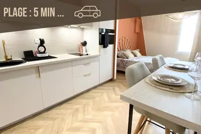 Cuisine ou kitchenette dans l'établissement Studio Queen