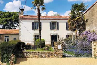 Jardin de l'établissement Maison l'or du temps, chambres d'hôtes