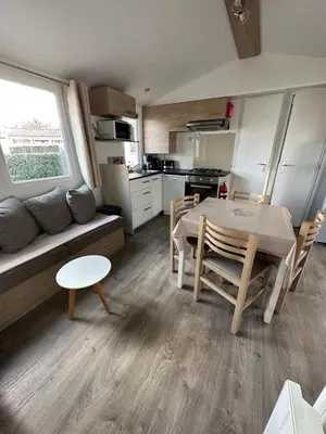 Cuisine ou kitchenette dans l'établissement Les sables chal’heureux