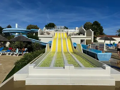 Piscine de l'établissement Les sables chal’heureux ou située à proximité