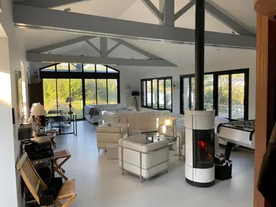 Coin salon dans l'établissement Maison en bord de rivière de mer