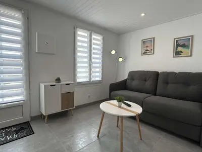 Coin salon dans l'établissement Maison proche centre Noirmoutier, terrasse et parking - FR-1-224B-195