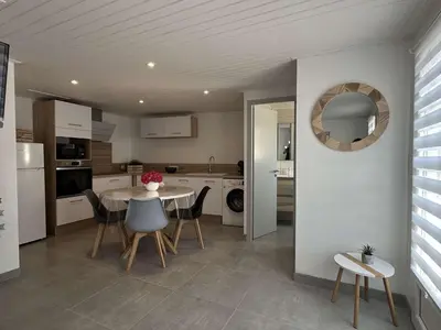 Cuisine ou kitchenette dans l'établissement Maison proche centre Noirmoutier, terrasse et parking - FR-1-224B-195