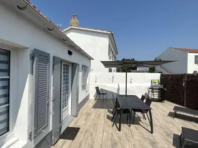 Balcon ou terrasse dans l'établissement Maison proche centre Noirmoutier, terrasse et parking - FR-1-224B-195