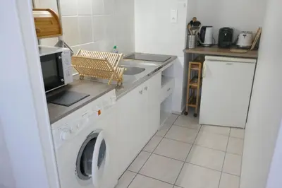 Cuisine ou kitchenette dans l'établissement Joli Studio 28m² 200m plage avec balcon