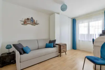 Coin salon dans l'établissement Le Fenouiller - 6 personnes, Maison Piscine