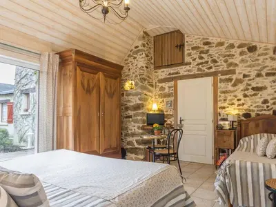 Un ou plusieurs lits dans un hébergement de l'établissement Confort et Tranquillité à Blain : Chambre Climatisée, Salle d'Eau Privative, Wifi et Vélos à Disposition - FR-1-306-1253