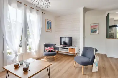 Télévision ou salle de divertissement dans l'établissement Ambiance paisible sur la côte vendéenne