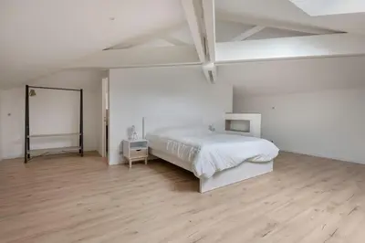 Un ou plusieurs lits dans un hébergement de l'établissement Maison avec piscine pour 8 adultes - 2 enfants