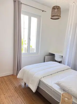 Un ou plusieurs lits dans un hébergement de l'établissement Maison des années 1920 - à 150 m de l'océan et proche des commodités - 4 logements indépendants